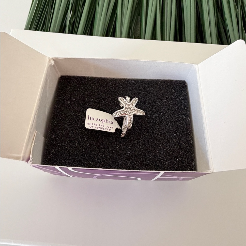 Lia Sophia Silver Starfish Crystal Ring - Picture 2 of 5